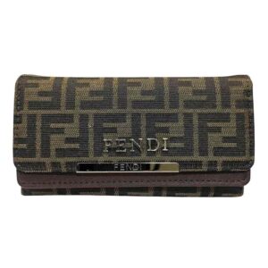 Billetera Fendi, cafe